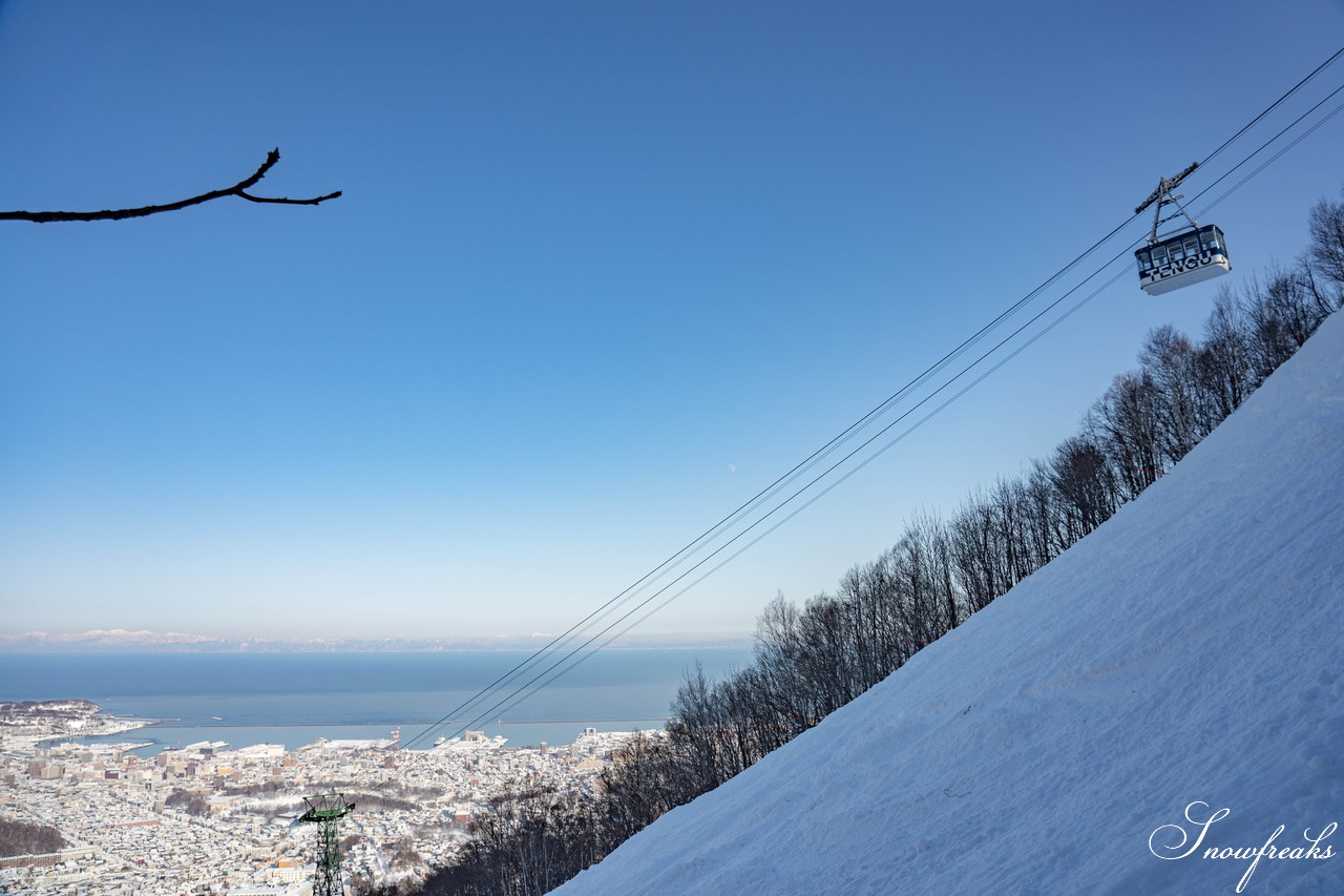 小樽天狗山スキー場　大雲海発生！息を吞む絶景とドライパウダー。北海道の雪山の魅力が詰まったローカルゲレンデを滑る！
